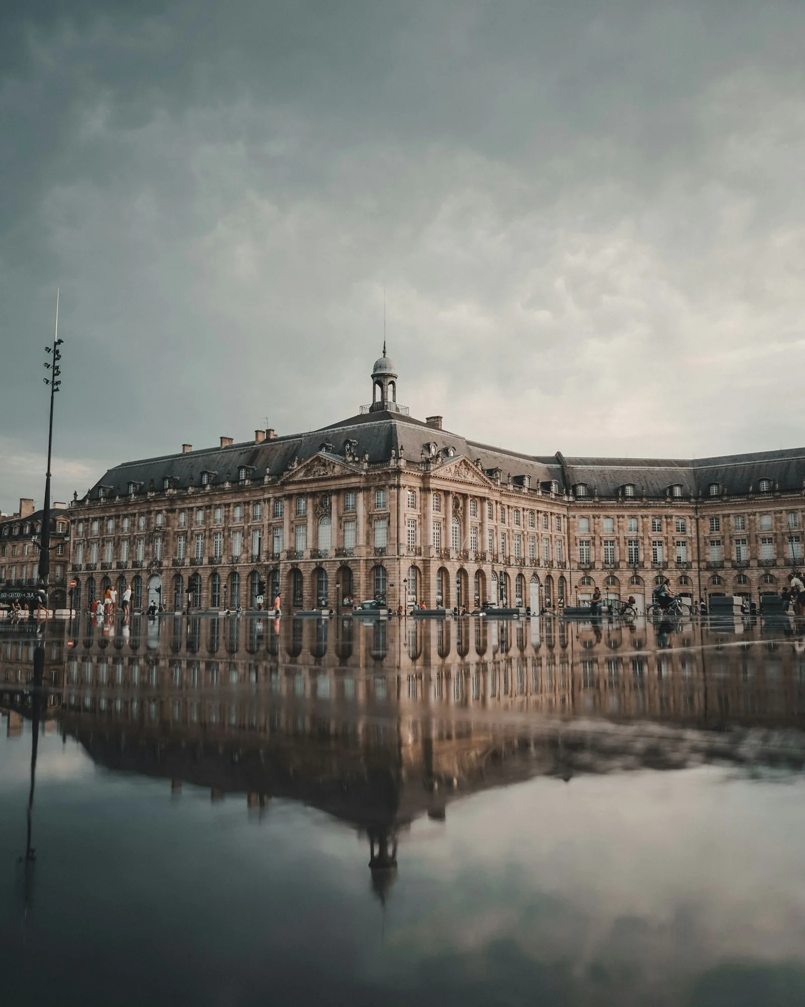 Reflet de la Place de la Bourse dans le Miroir d'eau, Bordeaux