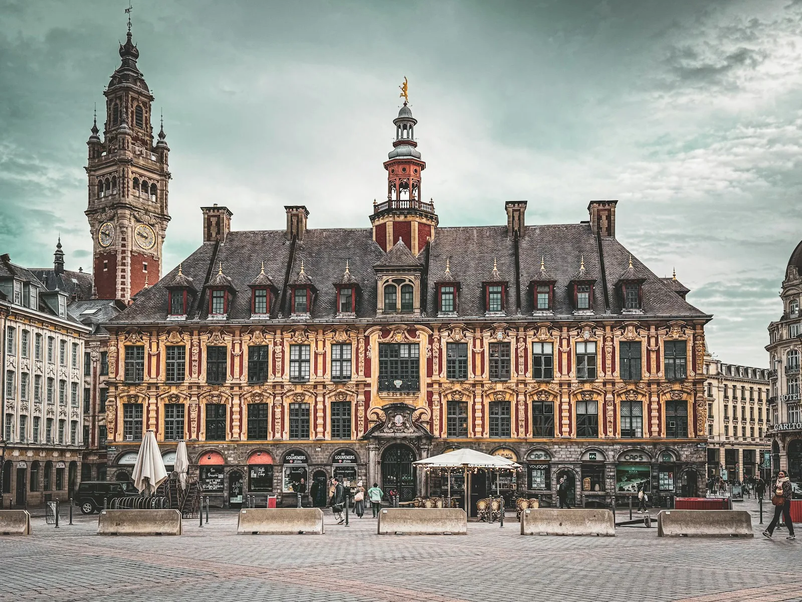 Vieille Bourse de Lille, Grand Place