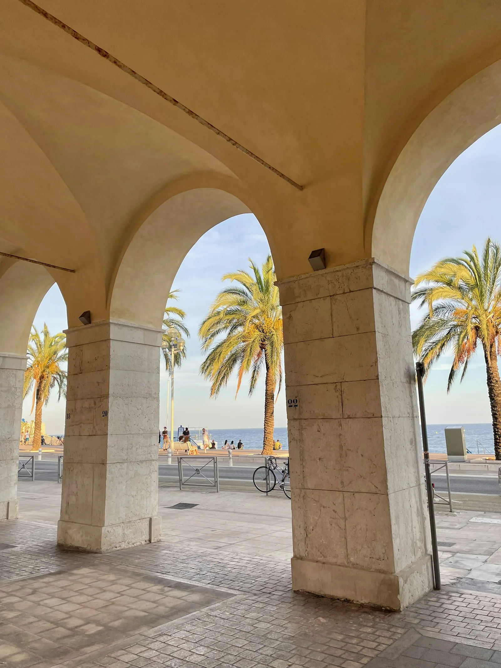 Arcades de la Promenade des Anglais à Nice