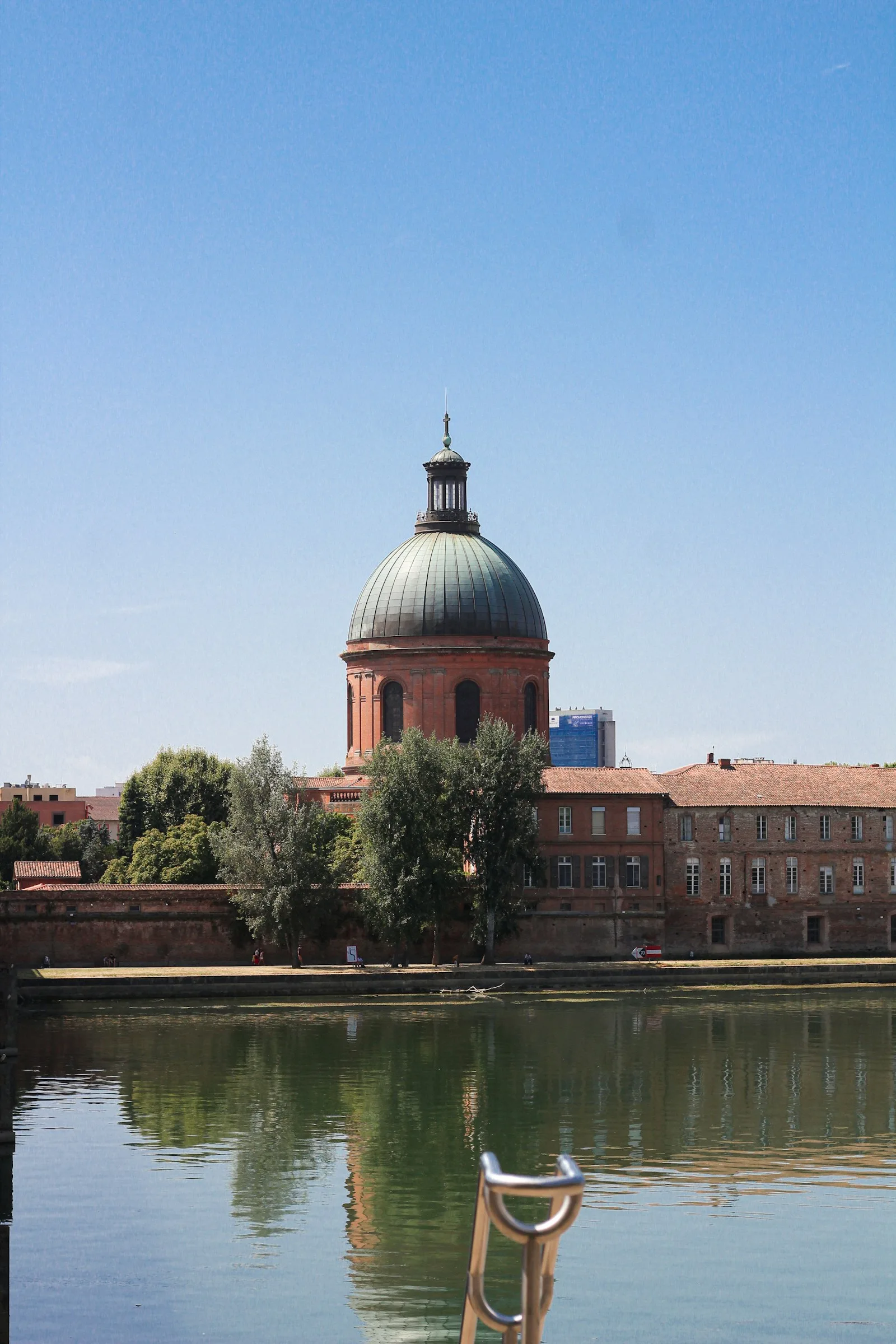 Garonne et dôme de l'hôpital de la Grave à Toulouse